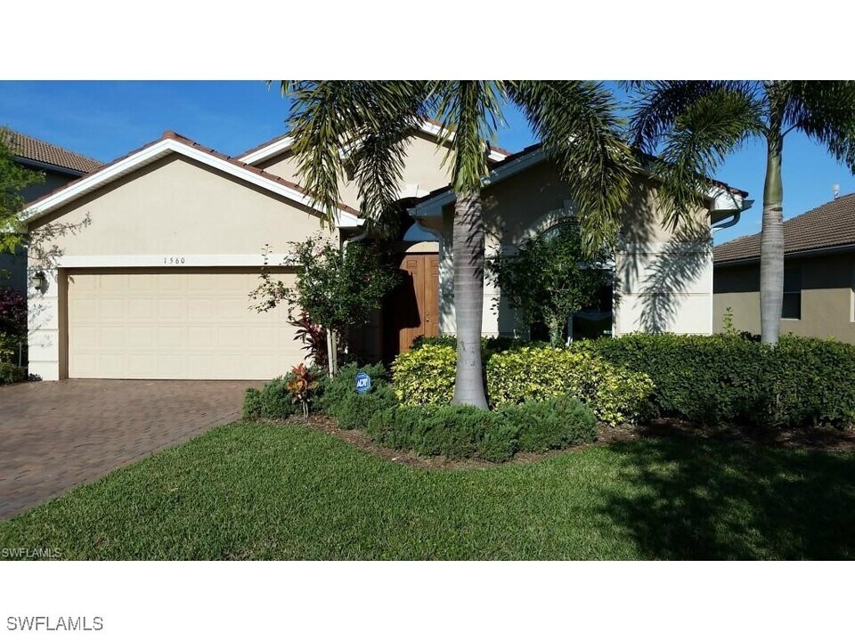 1560 Birdie Dr in Naples, FL - Building Photo