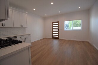 5915 Fair Ave, Unit 5911 in Los Angeles, CA - Building Photo - Building Photo