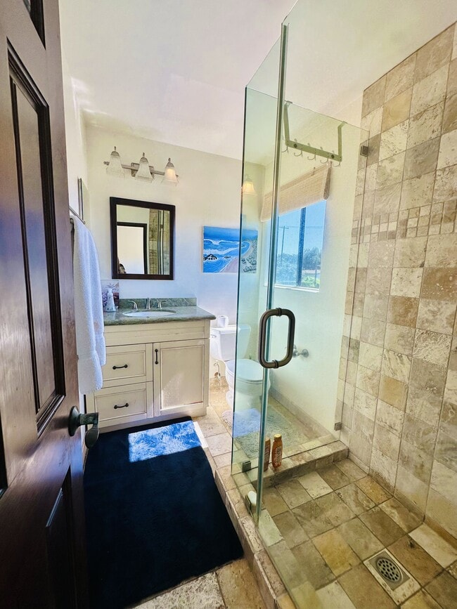 29239 Heathercliff Rd in Malibu, CA - Building Photo - Building Photo