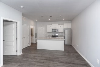 Adams Village at the Mill in Bloomington, IN - Foto de edificio - Interior Photo