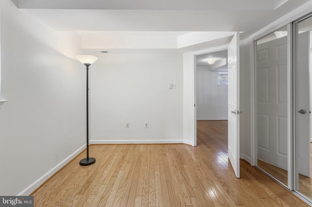 1619 R St NW-Unit -B4 in Washington, DC - Foto de edificio