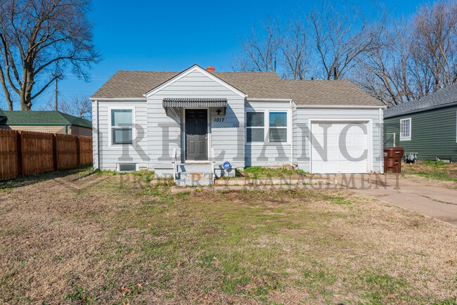 1017 N Pershing St in Wichita, KS - Foto de edificio - Building Photo