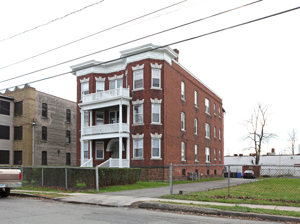 19 Cleveland Ave in Hartford, CT - Building Photo