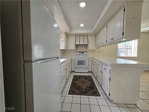 3245 Arville St in Las Vegas, NV - Building Photo - Building Photo
