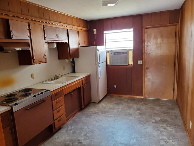 1303 Meadow Ln-Unit -4 in Weatherford, OK - Building Photo - Building Photo