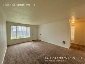 16656 SE Moon Ave in Milwaukie, OR - Building Photo - Building Photo