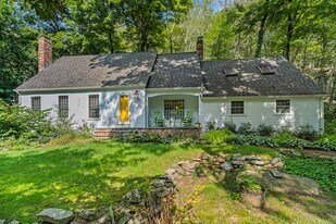 156 Concord Dr in Madison, CT - Building Photo