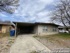 507 Gilbert Ln in San Antonio, TX - Building Photo