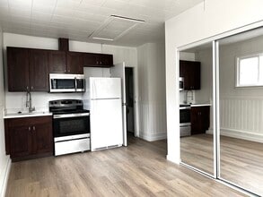 25818 19th Ave S, Unit #1 in Des Moines, WA - Foto de edificio - Building Photo