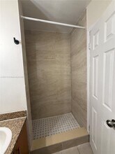 17001 NE 9th Ave in Miami, FL - Building Photo - Building Photo
