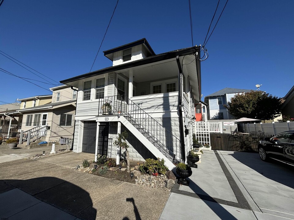 123 N Avolyn Ave in Ventnor City, NJ - Building Photo