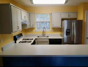 2023 Sitser Ln in Atlanta, GA - Building Photo - Building Photo