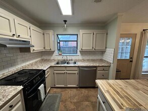 929 Ridgepoint Ct in Baton Rouge, LA - Foto de edificio - Building Photo