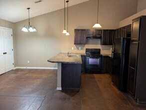 1334 N Curtis Ct in Wichita, KS - Building Photo - Building Photo