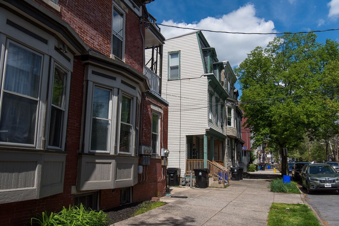 214 Peffer St in Harrisburg, PA - Foto de edificio