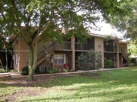 10480 NW 8th St in Pembroke Pines, FL - Building Photo