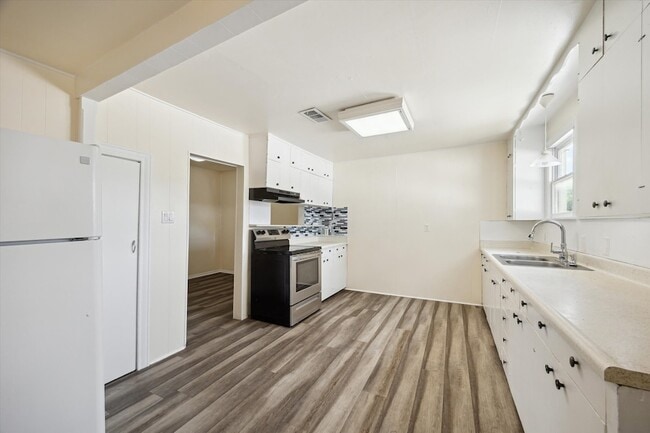 2923 Beverly Rd in Pasadena, TX - Building Photo - Building Photo