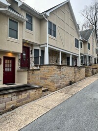 814 Berne Ct, Unit 814