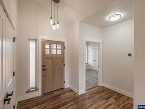 4549 Kalmia St in Sweet Home, OR - Building Photo - Building Photo