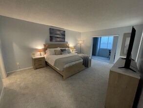 4750 Cove Cir in St. Petersburg, FL - Building Photo - Building Photo
