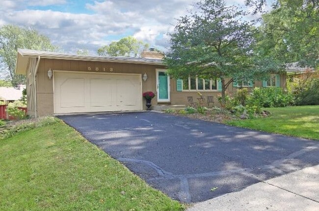 5813 Tracy Avenue in Edina, MN - Building Photo - Building Photo