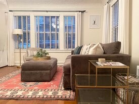 2076 NW Johnson St, Unit Johnson St Charm in Portland, OR - Building Photo