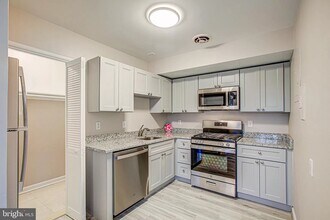 5615 Franconia Rd, Unit 104 in Alexandria, VA - Building Photo - Building Photo
