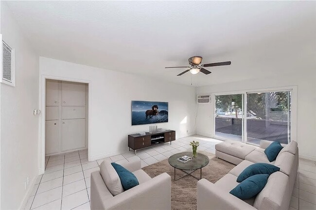 737 N Chippewa Ave, Unit E in Anaheim, CA - Building Photo - Building Photo
