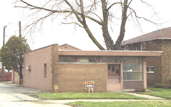 1749 Oak St in Wyandotte, MI - Foto de edificio