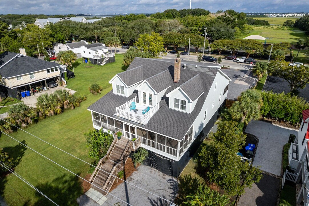 2108 Ion Ave in Sullivans Island, SC - Foto de edificio