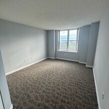 250 E Harbortown Dr, Unit 250 E Harbor Town Floor14 in Detroit, MI - Foto de edificio - Building Photo