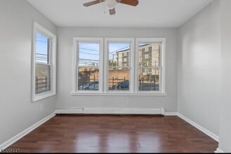 35 McAdoo Ave in Jersey City, NJ - Building Photo - Building Photo