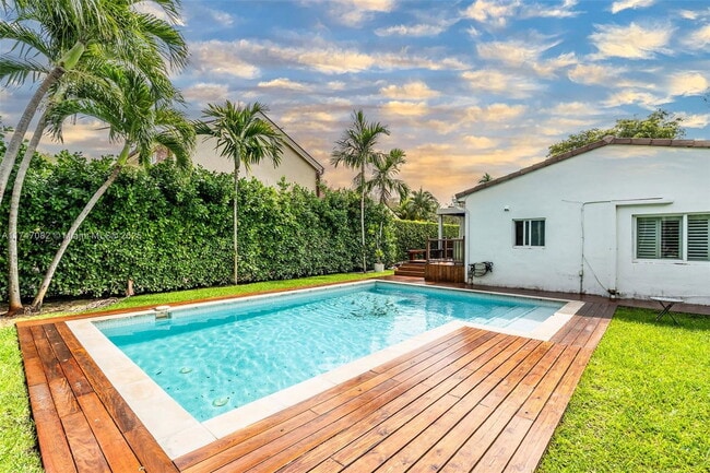 1223 NE 102nd St in Miami Shores, FL - Building Photo - Building Photo