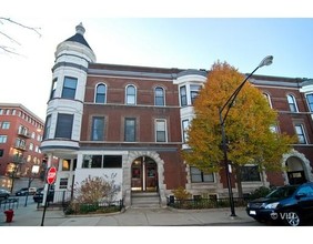 2000-2010 N Clifton Ave in Chicago, IL - Building Photo - Building Photo