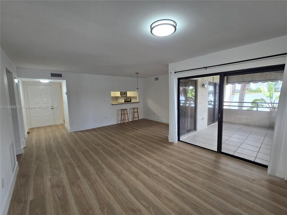 20145 NE 3rd Ct in Miami, FL - Building Photo
