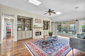 8121 Forest Heights Ln in Austin, TX - Building Photo - Building Photo