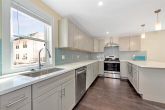 43 Wright Ave, Unit 1 in Medford, MA - Foto de edificio - Building Photo