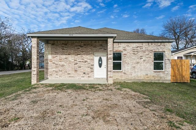 200 Ave B in Ennis, TX - Foto de edificio - Building Photo