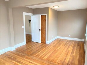 167 Harvard St, Unit 2 in Medford, MA - Foto de edificio - Building Photo