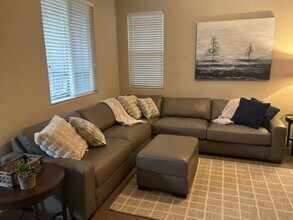 5149 W Pianosa Ave in Visalia, CA - Foto de edificio - Building Photo