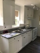 416 E Cypress St, Unit c in Glendale, CA - Foto de edificio - Building Photo