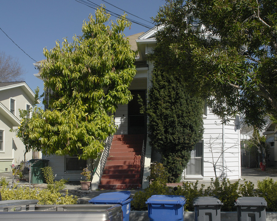 1027 Fairoaks Ave in Alameda, CA - Foto de edificio