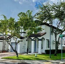 11652 NW 77th Terrace in Medley, FL - Building Photo - Building Photo