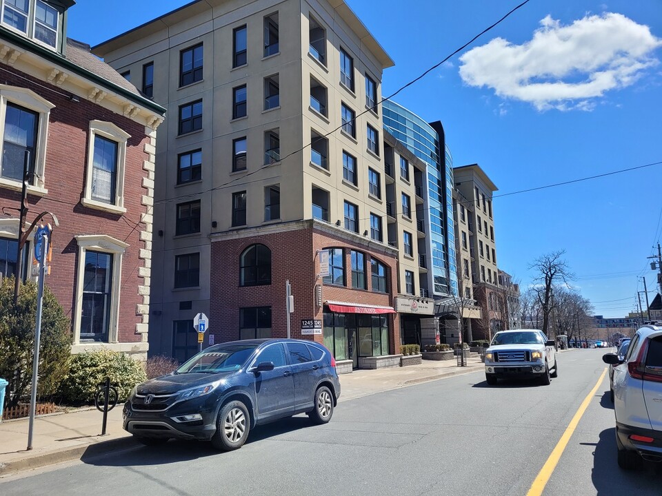 1239 Barrington St in Halifax, NS - Building Photo