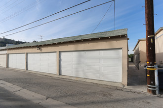 Carmona Gardens in Los Angeles, CA - Building Photo - Building Photo