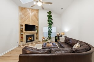 1212 Pleasant Ridge Dr in Lexington, KY - Building Photo