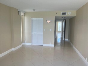 6767 Collins Ave, Unit 1602 in Miami, FL - Building Photo - Building Photo