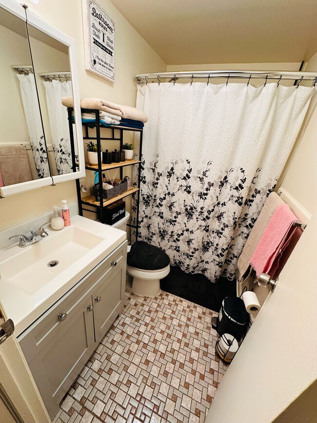 374 Somerset St, Unit 3 in North Plainfield, NJ - Building Photo - Building Photo