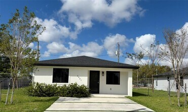 2421 NW 153rd St in Miami Gardens, FL - Building Photo - Building Photo