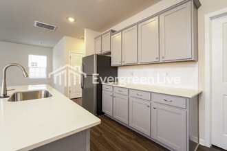 5561 Hydrangea St in Winston-Salem, NC - Building Photo - Building Photo